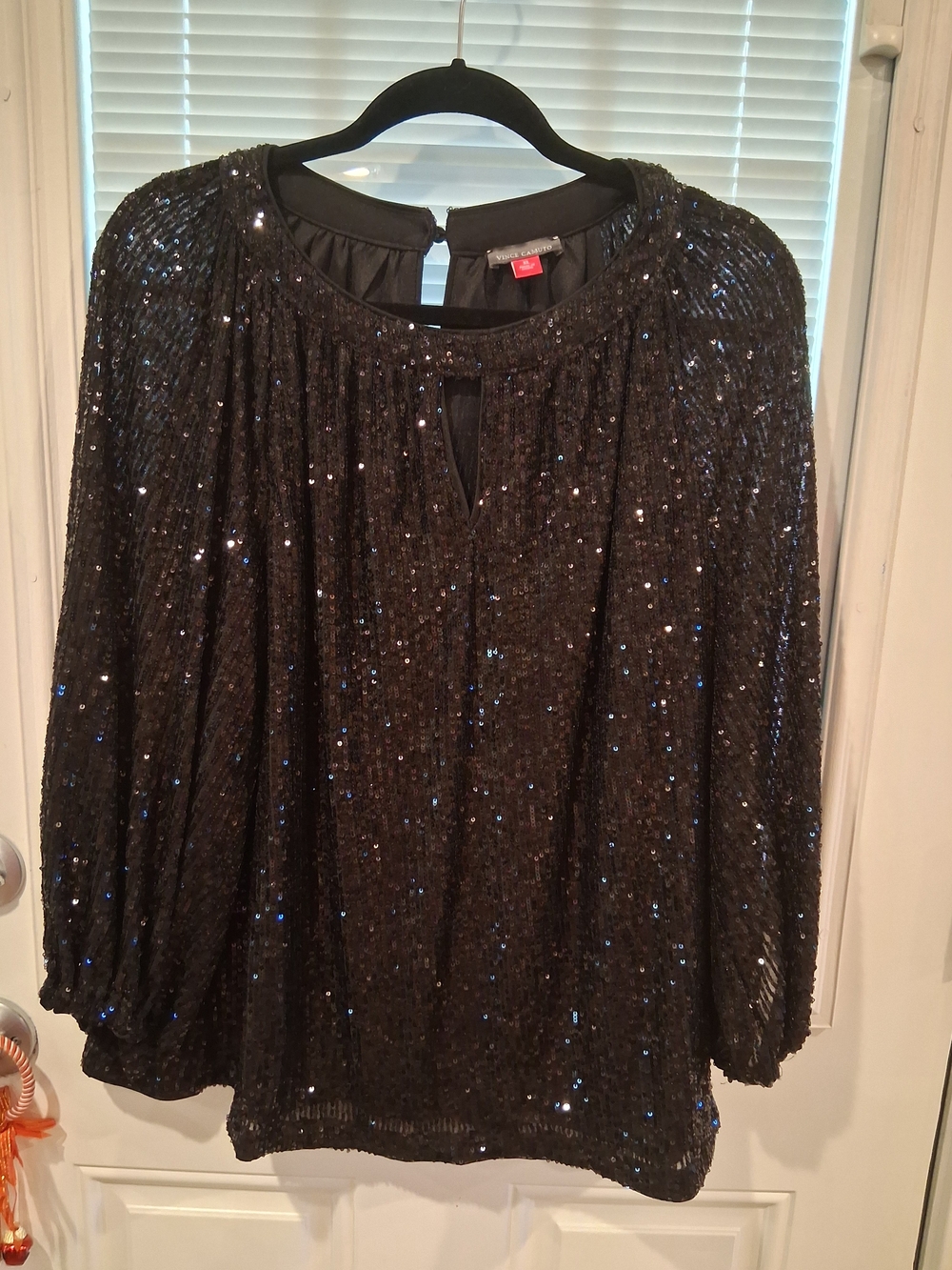 Sku30 Vince CamutoWomen's Black Sequin Keyhole Blouse Size Xl